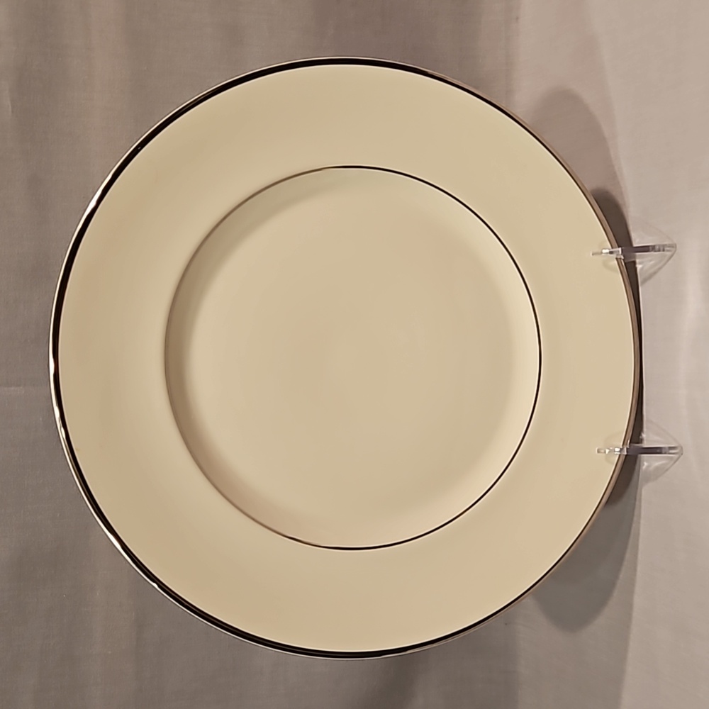 NEW Royal Doulton Carolyn H. 5090 Dinner Plate Bone China